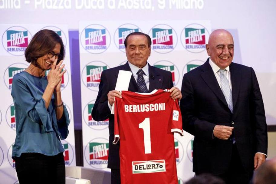 Maria Stella Gelmini sorride insieme a Berlusconi e Galliani, la coppia che dal Milan si è “trasferita” al Monza. LaPresse